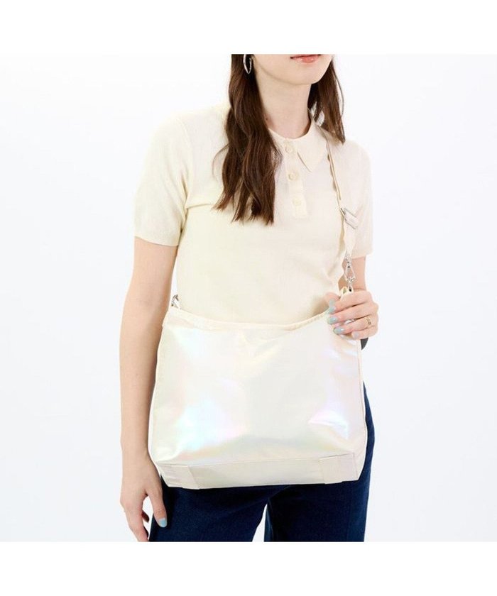 【レスポートサック/LeSportsac】のGRADIENT MEDIUM ZIP SHLDR/パーライズドグラディエントシャイン インテリア・キッズ・メンズ・レディースファッション・服の通販 founy(ファニー) https://founy.com/ ファッション Fashion レディースファッション Fashion for Women グラデーション Gradient, Ombre 軽量 Lightweight, Ultra Light ショルダー Shoulder, Shoulder Strap シンプル Simple, Minimal スクエア Square, Square Shape スマート Smart, Elegant トラベル Travel, Travel Gear 手帳 Planner, Notebook 人気 Popular, Best Seller パール Pearl, Pearl Accent フィット Fit, Slim Fit プリント Print, Printed Pattern ポケット Pocket, Pocket Detail おすすめ Recommended / Our Picks 旅行 Travel エレガント 上品 Elegant ビジネス 仕事 通勤 Business / Work / Commuting |ID: prp329100004578028 ipo3291000000032427502