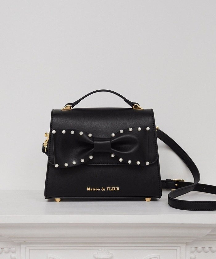 【メゾンドフルール/Maison de FLEUR】のパールリボンバッグ インテリア・キッズ・メンズ・レディースファッション・服の通販 founy(ファニー) https://founy.com/ ファッション Fashion レディースファッション Fashion for Women バッグ Bags おすすめ Recommended / Our Picks サンダル Sandals, Summer Shoes ショルダー Shoulder, Shoulder Strap スクエア Square, Square Shape パール Pearl, Pearl Accent フォルム Silhouette, Form メタル Metal, Metal Parts ラップ Wrap, Wrap Design リボン Ribbon, Bow |ID: prp329100004578050 ipo3291000000034271697