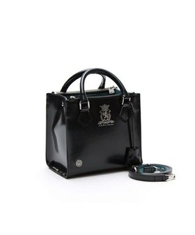 【アクセソワドゥマドモワゼルジャップ/A.D.M.J】の【牛革】カルヴィWジップトートS 人気、トレンドファッション・服の通販 founy(ファニー) ファッション Fashion レディースファッション Fashion for Women バッグ Bags アクセサリー Fashion Accessories イタリア Italy エレガント 上品 Elegant ガラス Glass, Glassware ポケット Pocket, Pocket Detail マグネット Magnet, Magnetic Closure モチーフ Motif, Design Theme 日本製 Made In Japan |ID:prp329100004579507