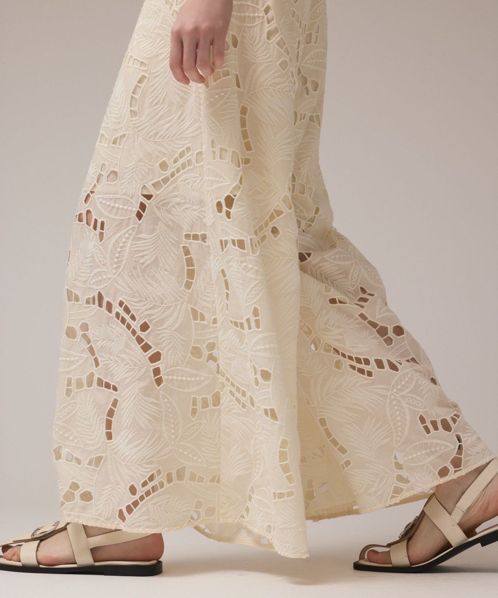 【グレース コンチネンタル/GRACE CONTINENTAL】のカットワークバギーパンツ 人気、トレンドファッション・服の通販 founy(ファニー) 　ファッション　Fashion　レディースファッション　Fashion for Women　パンツ　Pants & Trousers　サロペット　Overalls, Salopette　モチーフ　Motif, Design Theme　リゾート　Resort, Vacation Style　リーフ　Leaf, Botanical Leaf　ワーク　Workwear, Utility Style　夏　Summer　春　Spring　S/S・春夏　SS, Spring/Summer, Warm Season　 other-1|ID: prp329100004579529 ipo3291000000034271944