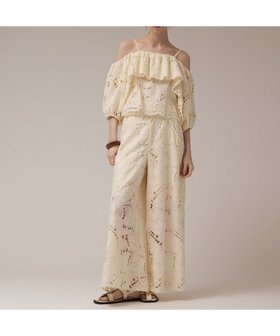 【グレース コンチネンタル/GRACE CONTINENTAL】のカットワークオフショルトップ 人気、トレンドファッション・服の通販 founy(ファニー) ファッション Fashion レディースファッション Fashion for Women トップス・カットソー Cut & Sew Tops サロペット Overalls, Salopette フェミニン Feminine, Girly モチーフ Motif, Design Theme リゾート Resort, Vacation Style リーフ Leaf, Botanical Leaf ワーク Workwear, Utility Style 夏 Summer 春 Spring S/S・春夏 SS, Spring/Summer, Warm Season |ID:prp329100004579530