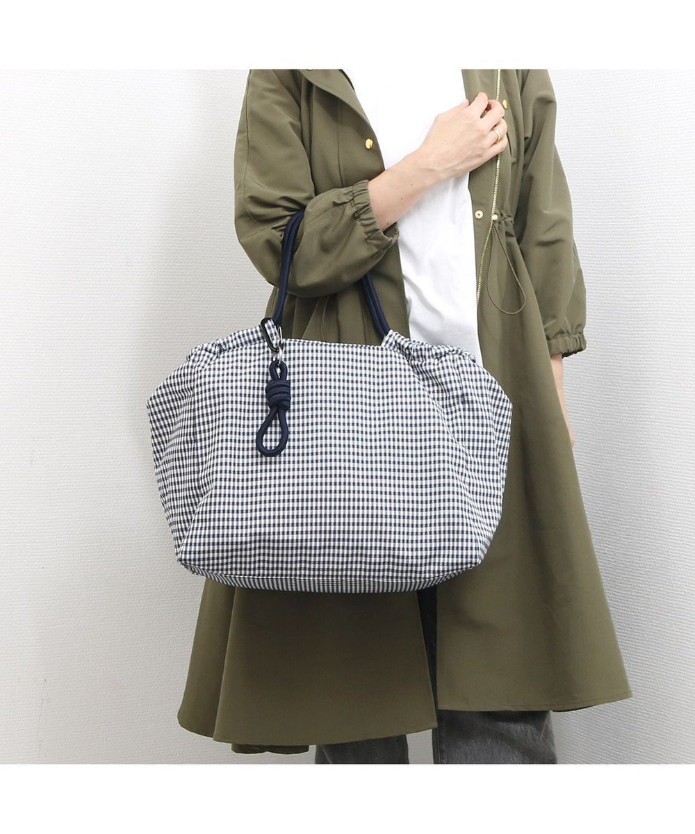 【アンビリオン/UNBILLION】のVERYコラボ カシュカシュ cachecache / ナイロンドローコードトートバッグ インテリア・キッズ・メンズ・レディースファッション・服の通販 founy(ファニー) ファッション Fashion レディースファッション Fashion for Women バッグ Bags カラフル Colorful Design ギャザー Gathered, Ruffled コラボ Collaboration, Collab 軽量 Lightweight, Ultra Light 雑誌 Magazine, Fashion Magazine チャーム Charm, Pendant トラベル Travel, Travel Gear トレンド Trend, Trending Now ハンド Hand, Handmade ボストンバッグ Boston Bag, Retro Bag ポケット Pocket, Pocket Detail ミックス Mix, Mixed Style モチーフ Motif, Design Theme 再入荷 Restock / Back in Stock おすすめ Recommended / Our Picks 旅行 Travel ビジネス 仕事 通勤 Business / Work / Commuting ネイビーミックス|ID: prp329100004579533 ipo3291000000034199789