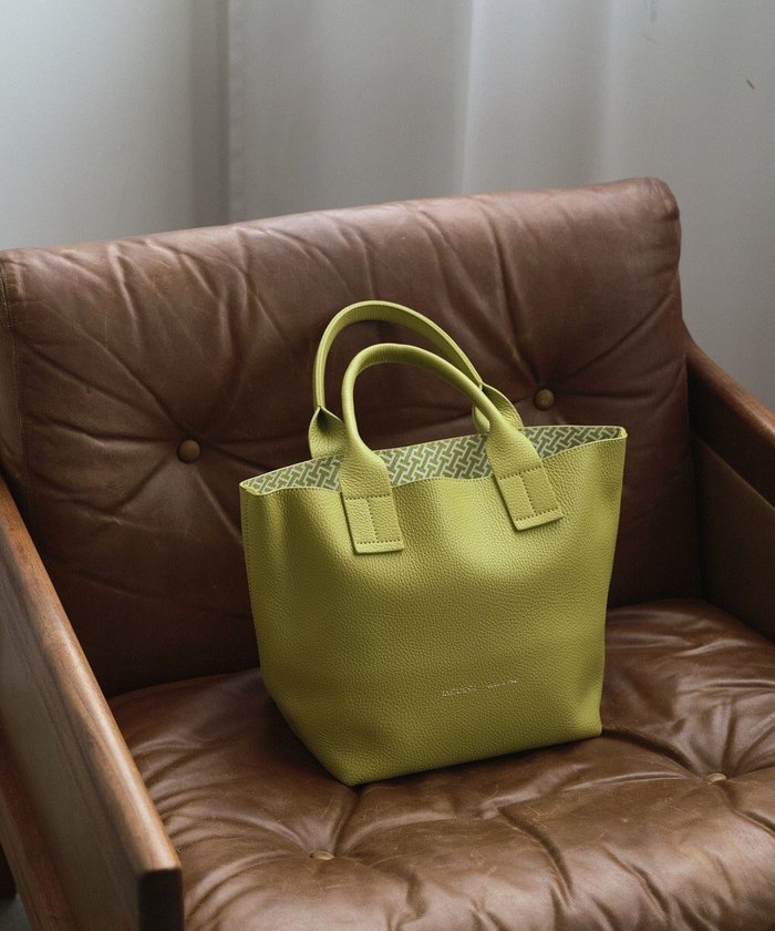 【イアクッチ/IACUCCI】のオペラ S CERVO/STAMPA INTERNA インテリア・キッズ・メンズ・レディースファッション・服の通販 founy(ファニー) https://founy.com/ ファッション Fashion レディースファッション Ladies' Fashion Online バッグ Bag イエロー Yellow コンパクト Compact シンプル Simple 財布 Wallet 人気 Popularity フォルム Form プリント Print レオパード Leopard ワンポイント One Point A/W・秋冬 Aw・Autumn/Winter・Fw・Fall-Winter おすすめ Recommend 旅行 Travel 2025年 2025 2025-2026秋冬・A/W Aw/Autumn/Winter/Fw/Fall/2025-2026 |ID: prp329100004579551 ipo3291000000032442838
