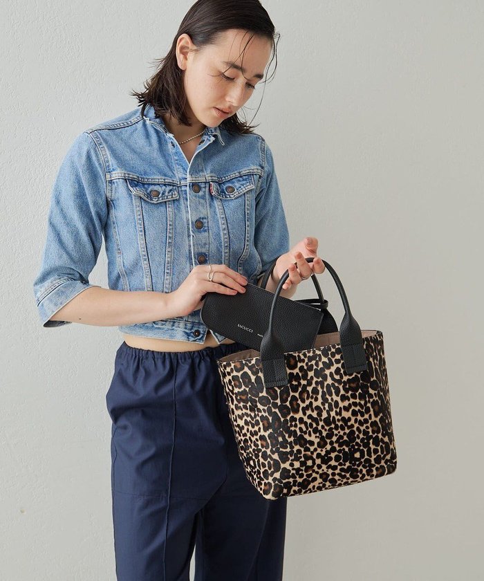 【イアクッチ/IACUCCI】のオペラ S CAVALLINO/CERVO インテリア・キッズ・メンズ・レディースファッション・服の通販 founy(ファニー) https://founy.com/ ファッション Fashion レディースファッション Ladies' Fashion Online バッグ Bag コンパクト Compact シンプル Simple 財布 Wallet フォルム Form レオパード Leopard A/W・秋冬 Aw・Autumn/Winter・Fw・Fall-Winter おすすめ Recommend 旅行 Travel 2025年 2025 2025-2026秋冬・A/W Aw/Autumn/Winter/Fw/Fall/2025-2026 |ID: prp329100004579554 ipo3291000000032510841