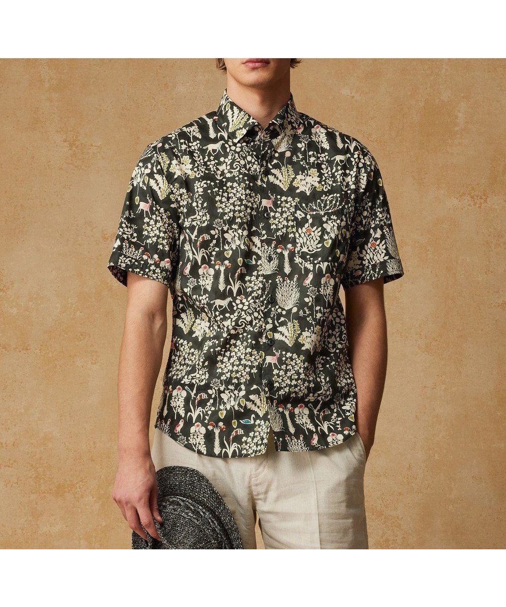 【ジョセフ アブード/JOSEPH ABBOUD / MEN】の【新作・英国・リバティ社】リバティタナローンプリント 半袖シャツ インテリア・キッズ・メンズ・レディースファッション・服の通販 founy(ファニー) 　ファッション　Fashion　メンズファッション　Men's Style Online　トップス・カットソー　Tops/Tshirt/Men　シャツ　Shirts　春　Spring　ショート　Short　シルク　Silk　シンプル　Simple　ストレート　Straight　スラックス　Slacks　デニム　Denim　ドレープ　Drape　半袖　Short Sleeve　リラックス　Relax　S/S・春夏　Ss・Spring/Summer　夏　Summer　エレガント 上品　Elegant　ビジネス 仕事 通勤　Business　オリーブ系6|ID: prp329100004581795 ipo3291000000032465360