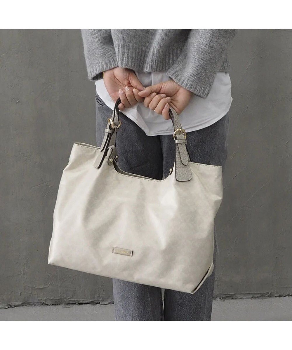 【ペレボルサ/PELLE BORSA】のA4トート AlivePearl アライブパール 6301 インテリア・キッズ・メンズ・レディースファッション・服の通販 founy(ファニー) 　ファッション　Fashion　レディースファッション　Fashion for Women　バッグ　Bags　コーティング　Coating, Coated Finish　ジャカード／ジャガード　Jacquard, Woven Pattern　定番　Standard, Basic Item　パール　Pearl, Pearl Accent　ポケット　Pocket, Pocket Detail　エレガント 上品　Elegant　シャンパンゴールド|ID: prp329100004581824 ipo3291000000033669584