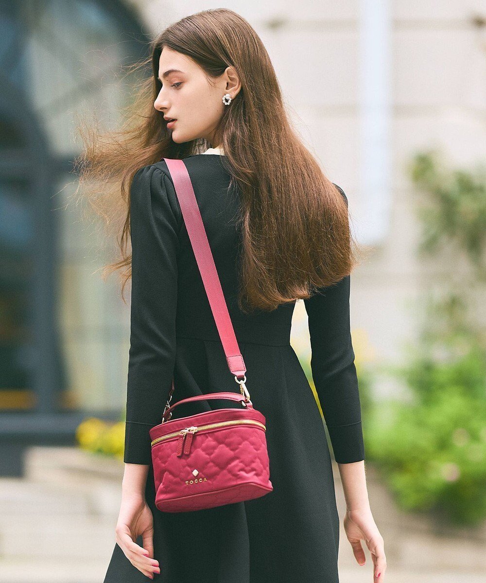 【トッカ/TOCCA】の【撥水】CHECKER CLOVER VANITY ヴァニティバッグ インテリア・キッズ・メンズ・レディースファッション・服の通販 founy(ファニー) 　ファッション　Fashion　レディースファッション　Fashion for Women　バッグ　Bags　2024年　2024　2024-2025秋冬・A/W　Autumn/Winter 2024–25 AW24–25　冬　Winter / This Winter　ショルダー　Shoulder, Shoulder Strap　ポケット　Pocket, Pocket Detail　モダン　Modern, Contemporary　モチーフ　Motif, Design Theme　A/W・秋冬　Autumn/Winter　財布　Wallet, Purse　レッド系|ID: prp329100004582920 ipo3291000000034505238