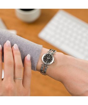 【シチズン/CITIZEN】の【ロングセラー】wicca 人気のハーフバングルモデル 上品な華やかさ ソーラーテック 人気、トレンドファッション・服の通販 founy(ファニー) ファッション Fashion レディースファッション Fashion for Women ガラス Glass, Glassware クリスタル Crystal, Swarovski エレガント 上品 Elegant 人気 Popular, Best Seller 時計 Watch, Wristwatch 腕時計 Wristwatch |ID:prp329100004582946