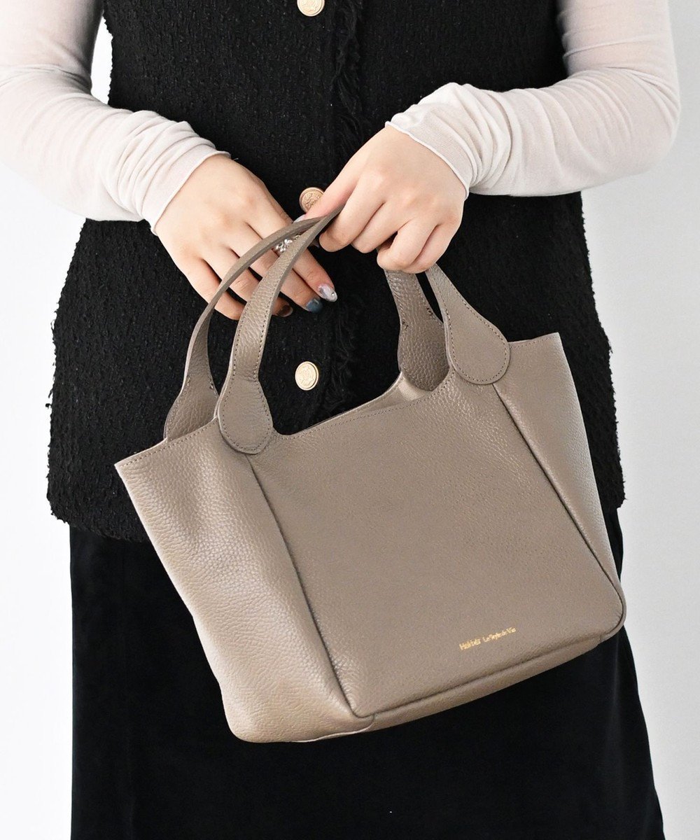【エクエル ル スティル デヴィ/Hekher Le Style de Vie】の【日本製/セレモニーにも】シュリンクレザー ハンドバッグ small インテリア・キッズ・メンズ・レディースファッション・服の通販 founy(ファニー) 　ファッション　Fashion　レディースファッション　Fashion for Women　エレガント 上品　Elegant　財布　Wallet, Purse　ハンド　Hand, Handmade　フィット　Fit, Slim Fit　ポケット　Pocket, Pocket Detail　日本製　Made In Japan　セレモニー　Ceremony　ビジネス 仕事 通勤　Business / Work / Commuting　グレージュ|ID: prp329100004583711 ipo3291000000033452606
