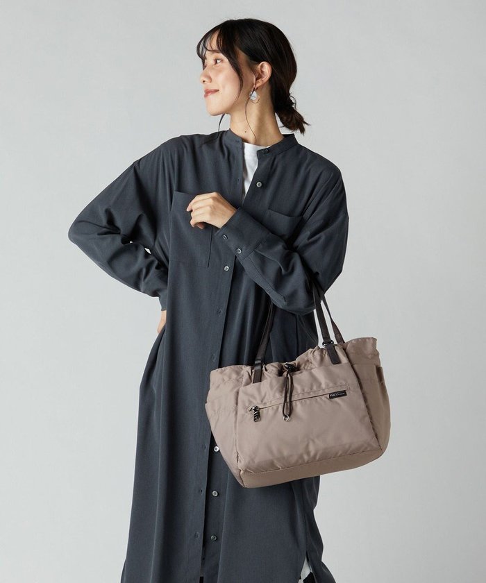 【イザック/Y'SACCS】の【Y SACCS vous et】ポーチ付き3WAYトート インテリア・キッズ・メンズ・レディースファッション・服の通販 founy(ファニー) https://founy.com/ ファッション Fashion レディースファッション Ladies' Fashion Online バッグ Bag ポーチ Pouches シンプル Simple スマート Smart ポケット Pocket ポーチ Pouch マグネット Magnet 旅行 Travel ビジネス 仕事 通勤 Business |ID: prp329100004584020 ipo3291000000032494511