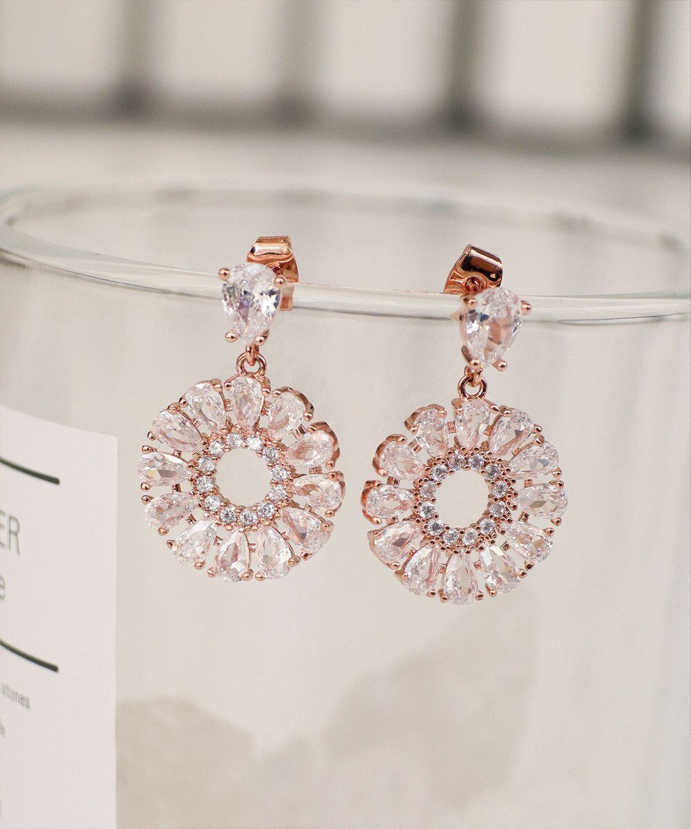 【ティアクラッセ/Tiaclasse】の【金属アレルギー対応】クリスタルフラワーピアス インテリア・キッズ・メンズ・レディースファッション・服の通販 founy(ファニー) 　ファッション　Fashion　レディースファッション　Fashion for Women　アクセサリー　Fashion Accessories　エレガント 上品　Elegant　カッティング　Cutting Detail　カーディガン　Cardigan, Knitwear　コーティング　Coating, Coated Finish　シルバー　Silver, Metallic Silver　チュニック　Tunic, Long Top　再入荷　Restock / Back in Stock　新作・新入荷　New Arrivals / New In　ピンクゴールド|ID: prp329100004584173 ipo3291000000033674884