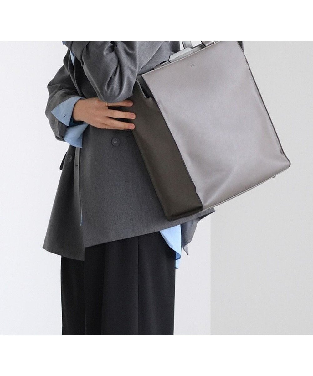 【エースバッグズアンドラゲッジ/ACE BAGS & LUGGAGE】のW .Day/Night リリ バーチカルトート A4サイズ 13.3インチPC 15176 ダブルアンドデイナイト インテリア・キッズ・メンズ・レディースファッション・服の通販 founy(ファニー) 　ファッション　Fashion　レディースファッション　Ladies' Fashion Online　バッグ　Bag　イエロー　Yellow　クッション　Cushion　シンプル　Simple　スエード　Suede　スリット　Slit　スリーブ　Sleeve　ポケット　Pocket　ポーチ　Pouch　おすすめ　Recommend　ビジネス 仕事 通勤　Business　チャコール|ID: prp329100004584521 ipo3291000000032616828