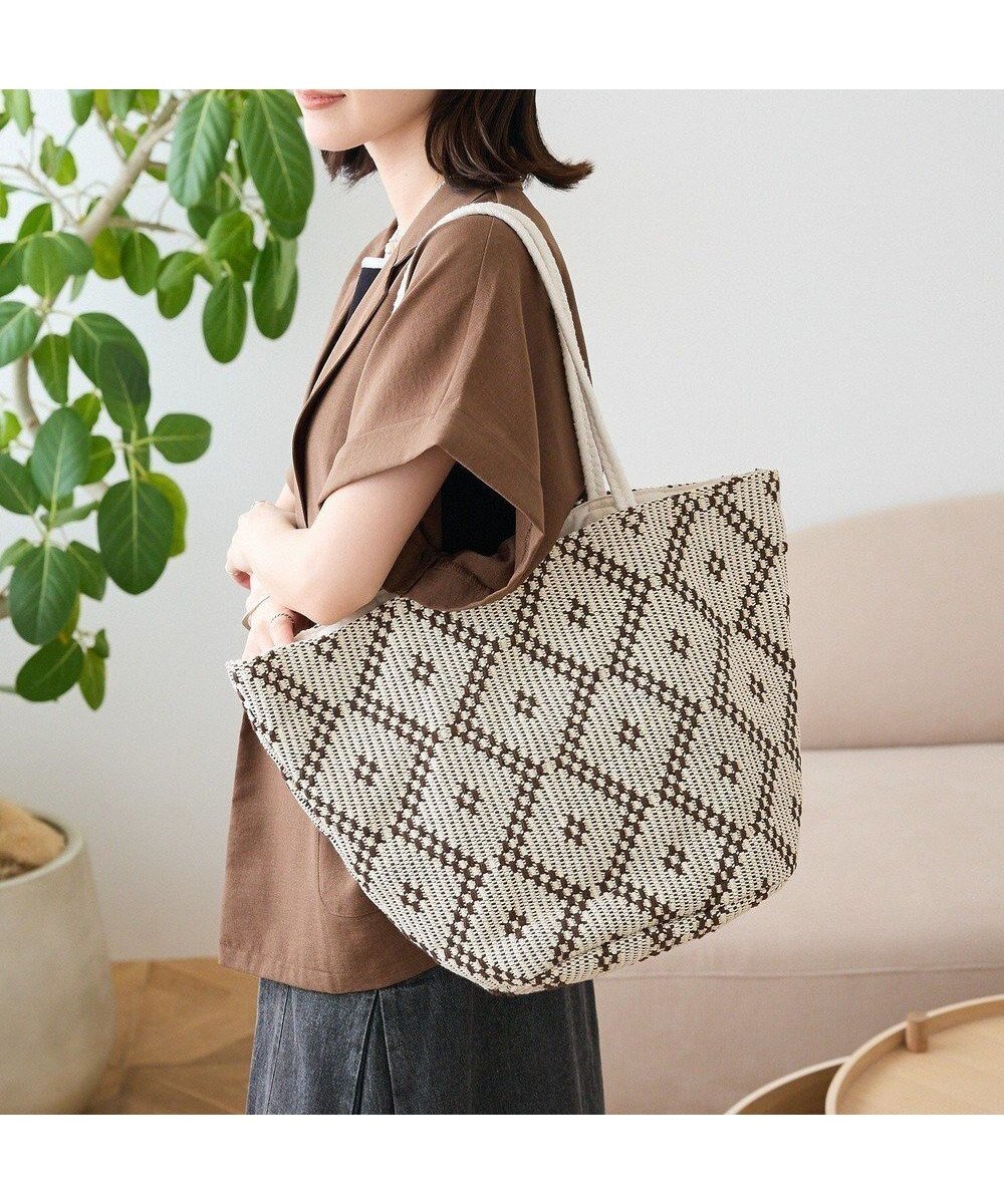 【グリーンパークス/Green Parks】の・ダイヤパターントート インテリア・キッズ・メンズ・レディースファッション・服の通販 founy(ファニー) 　ファッション　Fashion　レディースファッション　Fashion for Women　バッグ　Bags　おすすめ　Recommended / Our Picks　パターン　Pattern, Design Print　ポケット　Pocket, Pocket Detail　マグネット　Magnet, Magnetic Closure　Brown|ID: prp329100004585619 ipo3291000000033630242