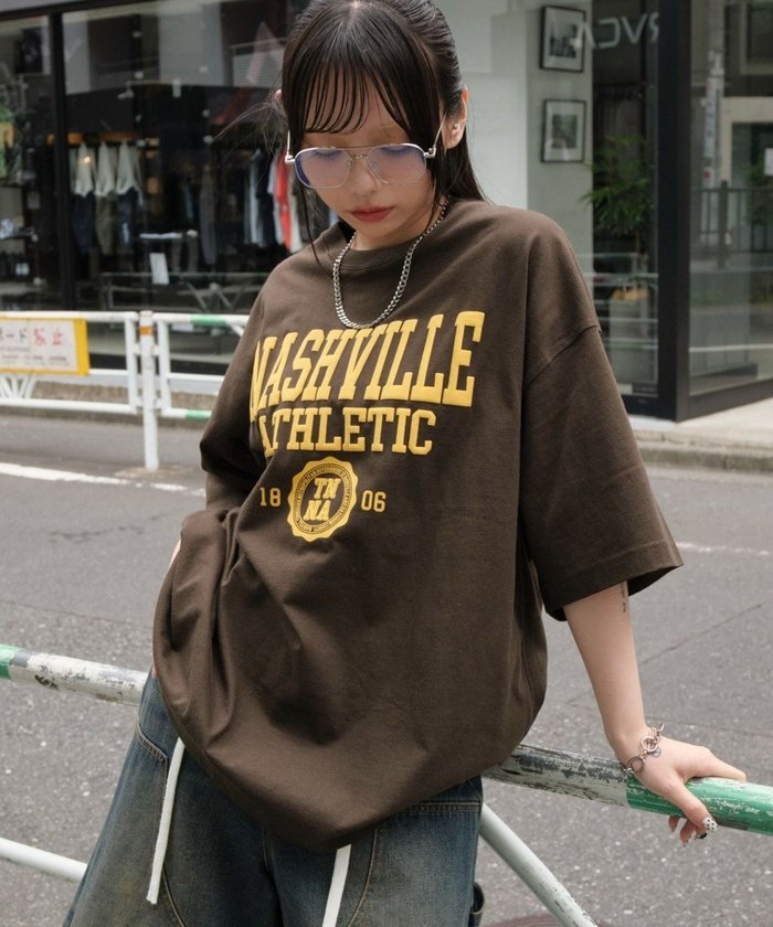 【ウィゴー/WEGO】の【ユニセックス着用ITEM】アクセ付きグラフィックT(SS) インテリア・キッズ・メンズ・レディースファッション・服の通販 founy(ファニー) https://founy.com/ ファッション Fashion レディースファッション Fashion for Women トップス・カットソー Cut & Sew Tops シャツ・ブラウス・オフィスカジュアル Elegant Blouses & Button-Ups ロングTシャツ・Tシャツ Longline T-Shirts & Tees カットソー・ベーシックTシャツ Cut-and-Sewn Tops / Stretch Tees & Basics アクセサリー Fashion Accessories 春 Spring カットソー Cut and Sewn Top カーゴパンツ Cargo Pants, Utility Pants グラフィック Graphic, Graphic Design シンプル Simple, Minimal スマホ Smartphone, Mobile Device デニム Denim, Jeans Material トレンド Trend, Trending Now ネックレス Necklace, Pendant Necklace ハーフ Half, Half-Length 半袖 Short Sleeve, Half Sleeve ロング Long, Long-Length S/S・春夏 SS, Spring/Summer, Warm Season おすすめ Recommended / Our Picks 夏 Summer |ID: prp329100004585674 ipo3291000000032673274