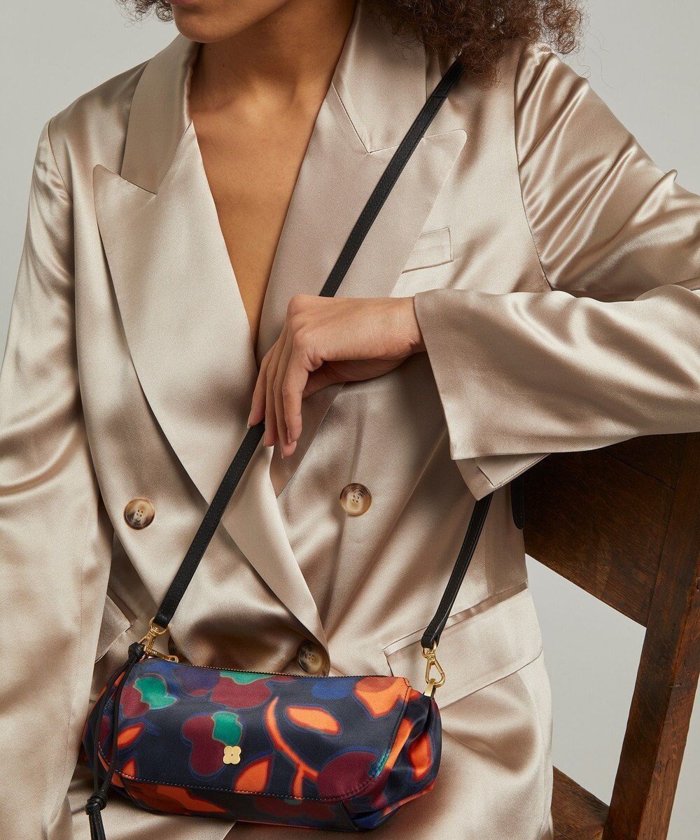 【リバティ/LIBERTY】のベッツィ シャドウ キャバレー リストレット バッグ 人気、トレンドファッション・服の通販 founy(ファニー) 　ファッション　Fashion　レディースファッション　Fashion for Women　バッグ　Bags　イタリア　Italy　クラシック　Classic, Timeless Style　クラッチ　Clutch, Clutch Bag　コレクション　Collection, Seasonal Line　サテン　Satin, Glossy Fabric　ショルダー　Shoulder, Shoulder Strap　シルク　Silk, 100% Silk　スリム　Slim, Slim Fit　プリント　Print, Printed Pattern　ポケット　Pocket, Pocket Detail　ポーチ　Pouch, Small Case　春　Spring　A/W・秋冬　Autumn/Winter　 other-1|ID: prp329100004586908 ipo3291000000032673197