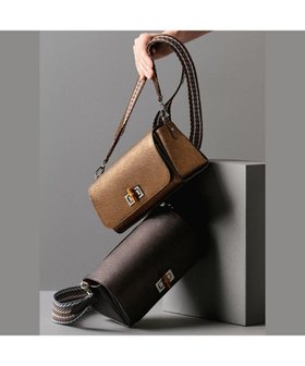 【アクセソワドゥマドモワゼルジャップ/A.D.M.J】の【牛革】メタリックレザー/ラウンドターンロックショルダー 人気、トレンドファッション・服の通販 founy(ファニー) ファッション Fashion レディースファッション Fashion for Women アンティーク Antique-Inspired コンパクト Compact, Small Size ショルダー Shoulder, Shoulder Strap ポケット Pocket, Pocket Detail メタリック Metallic, Shiny Finish モチーフ Motif, Design Theme エレガント 上品 Elegant |ID:prp329100004586945