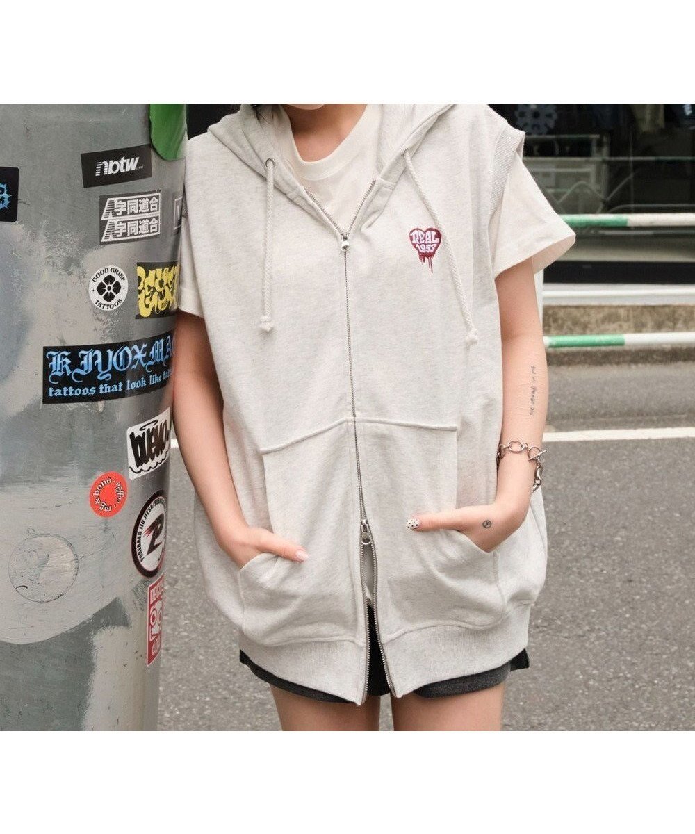 【ウィゴー/WEGO】の【ユニセックス着用ITEM/MLサイズ展開】ワンポイントノースリジップパーカー インテリア・キッズ・メンズ・レディースファッション・服の通販 founy(ファニー) 　ファッション　Fashion　レディースファッション　Fashion for Women　トップス・カットソー　Cut & Sew Tops　レディースパーカー・カジュアルフーディー　Casual Hoodies & Sweatshirts　春　Spring　カーゴパンツ　Cargo Pants, Utility Pants　ショート　Short, Short Length　シンプル　Simple, Minimal　スマホ　Smartphone, Mobile Device　タンク　Tank Top, Sleeveless Top　デニム　Denim, Jeans Material　ノースリーブ　Sleeveless, No-Sleeve　パーカー　Hoodie, Parka　フロント　Front, Front Design　ポケット　Pocket, Pocket Detail　ワンポイント　One Point, Statement Accent　S/S・春夏　SS, Spring/Summer, Warm Season　おすすめ　Recommended / Our Picks　夏　Summer　アッシュグレー|ID: prp329100004588940 ipo3291000000032554993