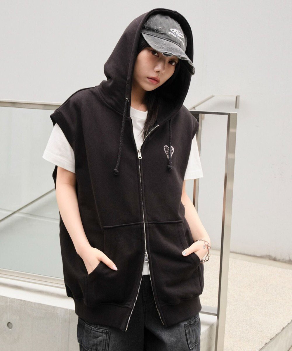 【ウィゴー/WEGO】の【ユニセックス着用ITEM/MLサイズ展開】ワンポイントノースリジップパーカー インテリア・キッズ・メンズ・レディースファッション・服の通販 founy(ファニー) 　ファッション　Fashion　レディースファッション　Fashion for Women　トップス・カットソー　Cut & Sew Tops　レディースパーカー・カジュアルフーディー　Casual Hoodies & Sweatshirts　春　Spring　カーゴパンツ　Cargo Pants, Utility Pants　ショート　Short, Short Length　シンプル　Simple, Minimal　スマホ　Smartphone, Mobile Device　タンク　Tank Top, Sleeveless Top　デニム　Denim, Jeans Material　ノースリーブ　Sleeveless, No-Sleeve　パーカー　Hoodie, Parka　フロント　Front, Front Design　ポケット　Pocket, Pocket Detail　ワンポイント　One Point, Statement Accent　S/S・春夏　SS, Spring/Summer, Warm Season　おすすめ　Recommended / Our Picks　夏　Summer　ブラック|ID: prp329100004588940 ipo3291000000036245135