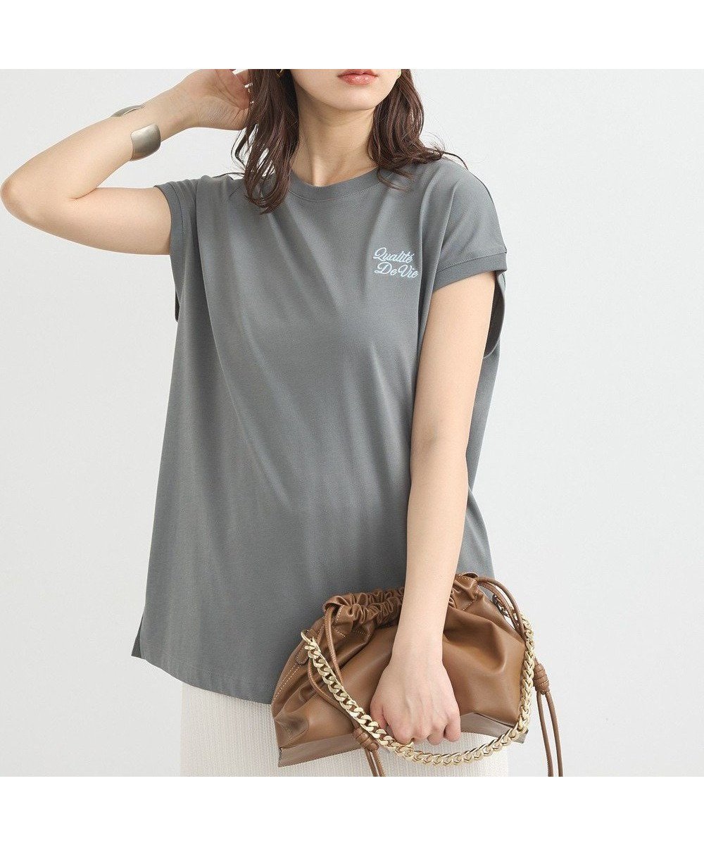 【アースミュージックアンドエコロジー/earth music&ecology】のQualite De VieフレンチT インテリア・キッズ・メンズ・レディースファッション・服の通販 founy(ファニー) 　ファッション　Fashion　レディースファッション　Fashion for Women　トップス・カットソー　Cut & Sew Tops　シャツ・ブラウス・オフィスカジュアル　Elegant Blouses & Button-Ups　ロングTシャツ・Tシャツ　Longline T-Shirts & Tees　カットソー・ベーシックTシャツ　Cut-and-Sewn Tops / Stretch Tees & Basics　春　Spring　洗える　Machine Washable　カットソー　Cut and Sewn Top　クール　Cool, Chic　スリーブ　Sleeve, Long Sleeve / Short Sleeve　フレンチ　French, French Style　プリント　Print, Printed Pattern　ボトム　Bottoms, Lower Wear　ポケット　Pocket, Pocket Detail　S/S・春夏　SS, Spring/Summer, Warm Season　おすすめ　Recommended / Our Picks　夏　Summer　Charcoal Gray|ID: prp329100004589014 ipo3291000000032673342