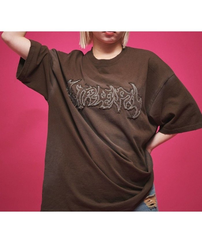 【ウィゴー/WEGO】の【ユニセックス着用ITEM】ダメージアップリケグラフィックT(SS) インテリア・キッズ・メンズ・レディースファッション・服の通販 founy(ファニー) https://founy.com/ ファッション Fashion レディースファッション Fashion for Women トップス・カットソー Cut & Sew Tops シャツ・ブラウス・オフィスカジュアル Elegant Blouses & Button-Ups ロングTシャツ・Tシャツ Longline T-Shirts & Tees カットソー・ベーシックTシャツ Cut-and-Sewn Tops / Stretch Tees & Basics 春 Spring 秋 Autumn カットソー Cut and Sewn Top グラフィック Graphic, Graphic Design スマホ Smartphone, Mobile Device ダメージ Distressed, Destroyed トレンド Trend, Trending Now ハーフ Half, Half-Length フロント Front, Front Design プリーツ Pleats, Pleated 半袖 Short Sleeve, Half Sleeve S/S・春夏 SS, Spring/Summer, Warm Season 再入荷 Restock / Back in Stock おすすめ Recommended / Our Picks 夏 Summer |ID: prp329100004589050 ipo3291000000032673115