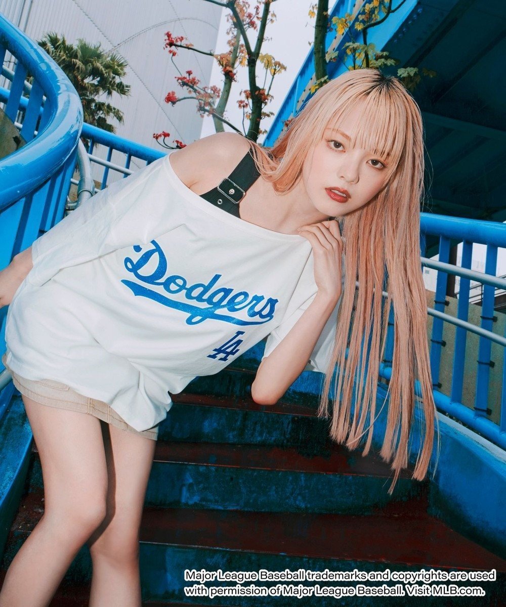 【ウィゴー/WEGO】の別注MLBオフショルビッグT 人気、トレンドファッション・服の通販 founy(ファニー) 　ファッション　Fashion　レディースファッション　Fashion for Women　トップス・カットソー　Cut & Sew Tops　シャツ・ブラウス・オフィスカジュアル　Elegant Blouses & Button-Ups　ロングTシャツ・Tシャツ　Longline T-Shirts & Tees　カットソー・ベーシックTシャツ　Cut-and-Sewn Tops / Stretch Tees & Basics　カットソー　Cut and Sewn Top　カーゴパンツ　Cargo Pants, Utility Pants　ショート　Short, Short Length　スニーカー　Sneakers, Trainers　スポーツ　Sports, Activewear　トレンド　Trend, Trending Now　ボトム　Bottoms, Lower Wear　再入荷　Restock / Back in Stock　別注　Limited Edition, Custom Order　夏　Summer　春　Spring　S/S・春夏　SS, Spring/Summer, Warm Season　 other-1|ID: prp329100004589082 ipo3291000000033434456