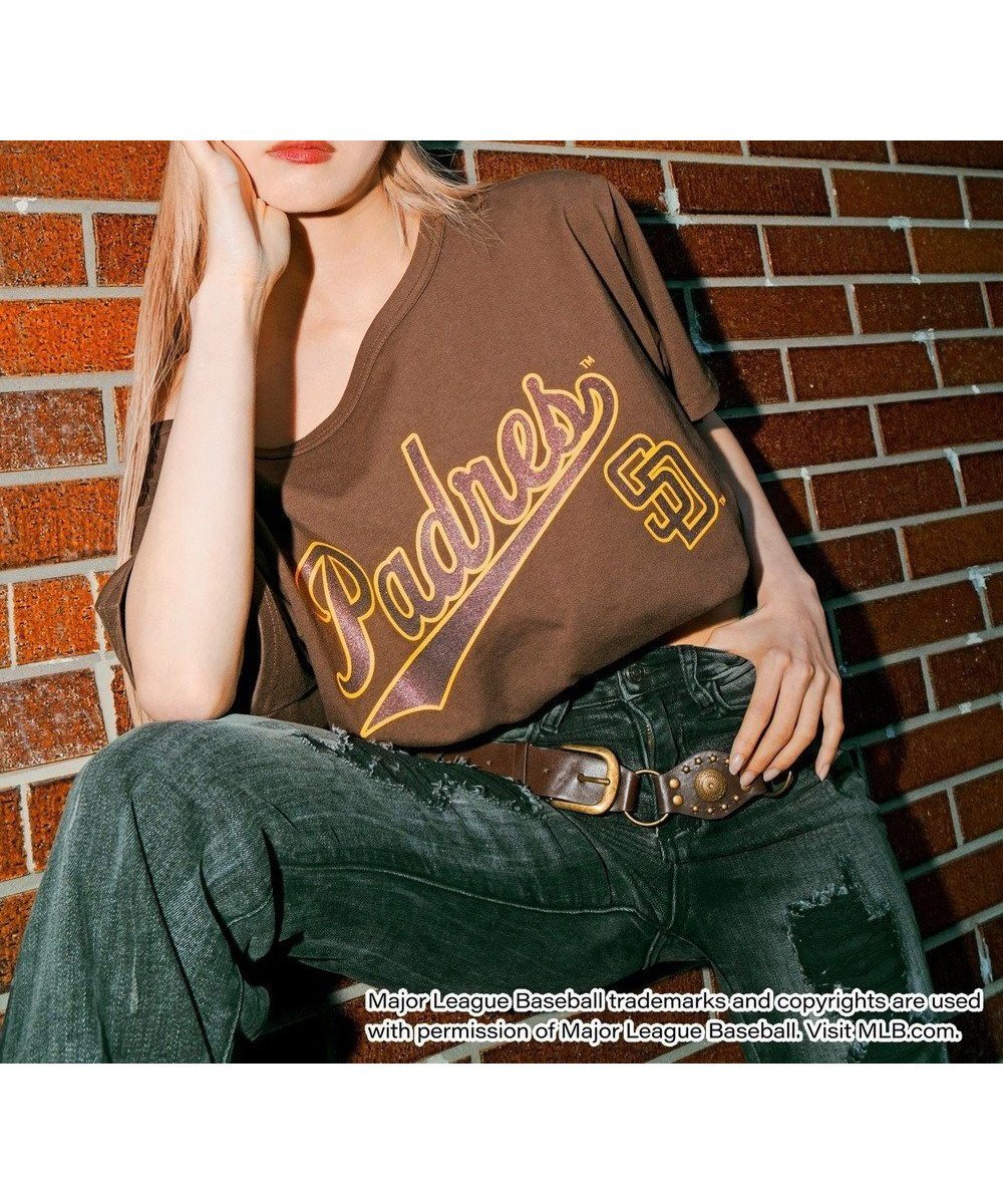 【ウィゴー/WEGO】の別注MLBオフショルビッグT インテリア・キッズ・メンズ・レディースファッション・服の通販 founy(ファニー) 　ファッション　Fashion　レディースファッション　Fashion for Women　トップス・カットソー　Cut & Sew Tops　シャツ・ブラウス・オフィスカジュアル　Elegant Blouses & Button-Ups　ロングTシャツ・Tシャツ　Longline T-Shirts & Tees　カットソー・ベーシックTシャツ　Cut-and-Sewn Tops / Stretch Tees & Basics　カットソー　Cut and Sewn Top　カーゴパンツ　Cargo Pants, Utility Pants　ショート　Short, Short Length　スニーカー　Sneakers, Trainers　スポーツ　Sports, Activewear　トレンド　Trend, Trending Now　ボトム　Bottoms, Lower Wear　再入荷　Restock / Back in Stock　別注　Limited Edition, Custom Order　夏　Summer　春　Spring　S/S・春夏　SS, Spring/Summer, Warm Season　柄3|ID: prp329100004589082 ipo3291000000033434460