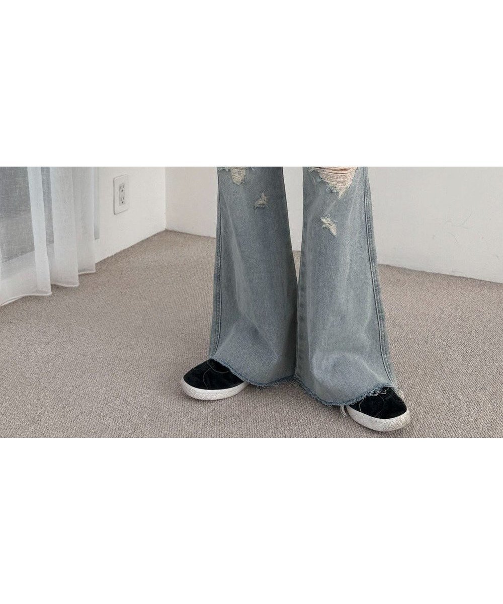 【ウィゴー/WEGO】のダメージフレアデニムパンツ インテリア・キッズ・メンズ・レディースファッション・服の通販 founy(ファニー) 　ファッション　Fashion　レディースファッション　Ladies' Fashion Online　パンツ　Pants　デニムパンツ　Denim Pants　ヴィンテージ　Vintage　春　Spring　秋　Autumn/Fall　クラッシュ　Crash　クール　Cool　サンダル　Sandals　スニーカー　Sneakers　スポーツ　Sports　スマホ　Smartphone　ダメージ　Damage　デニム　Denim　トレンド　Trend　フレア　Flare　冬　Winter　S/S・春夏　Ss・Spring/Summer　夏　Summer　デニム淡加工色|ID: prp329100004589105 ipo3291000000032672873
