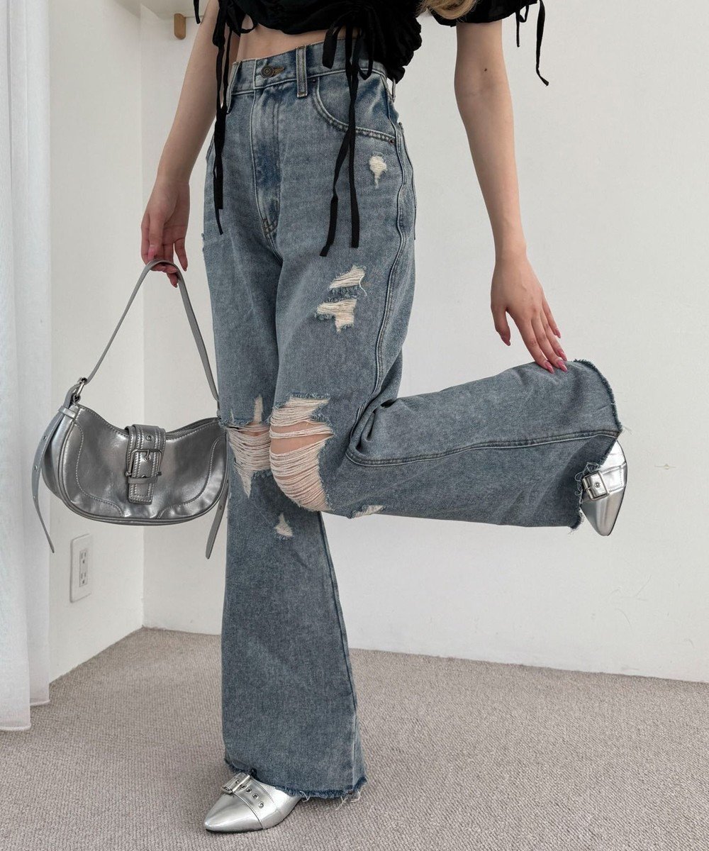 【ウィゴー/WEGO】のダメージフレアデニムパンツ インテリア・キッズ・メンズ・レディースファッション・服の通販 founy(ファニー) 　ファッション　Fashion　レディースファッション　Ladies' Fashion Online　パンツ　Pants　デニムパンツ　Denim Pants　ヴィンテージ　Vintage　春　Spring　秋　Autumn/Fall　クラッシュ　Crash　クール　Cool　サンダル　Sandals　スニーカー　Sneakers　スポーツ　Sports　スマホ　Smartphone　ダメージ　Damage　デニム　Denim　トレンド　Trend　フレア　Flare　冬　Winter　S/S・春夏　Ss・Spring/Summer　夏　Summer　デニム中濃加工色|ID: prp329100004589105 ipo3291000000032672875