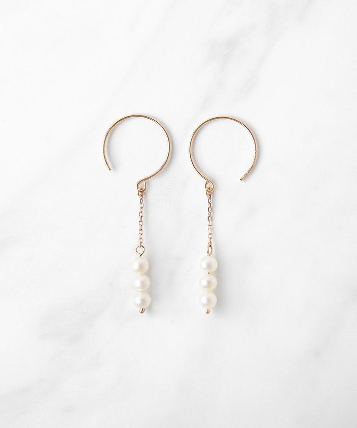 【トッカ/TOCCA】の【WEB限定】FRILL PEARL SWING PIERCED EARRINGS K10ゴールド 淡水パールピアス インテリア・キッズ・メンズ・レディースファッション・服の通販 founy(ファニー) https://founy.com/ ファッション Fashion レディースファッション Ladies' Fashion Online ジュエリー Jewelry リング Rings イヤリング Earrings アクセサリー Accessories シンプル Simple チェーン Chain パール Pearl フリル Frills フープ Hoop ポーチ Pouch モダン Modern |ID: prp329100004589691 ipo3291000000032563578