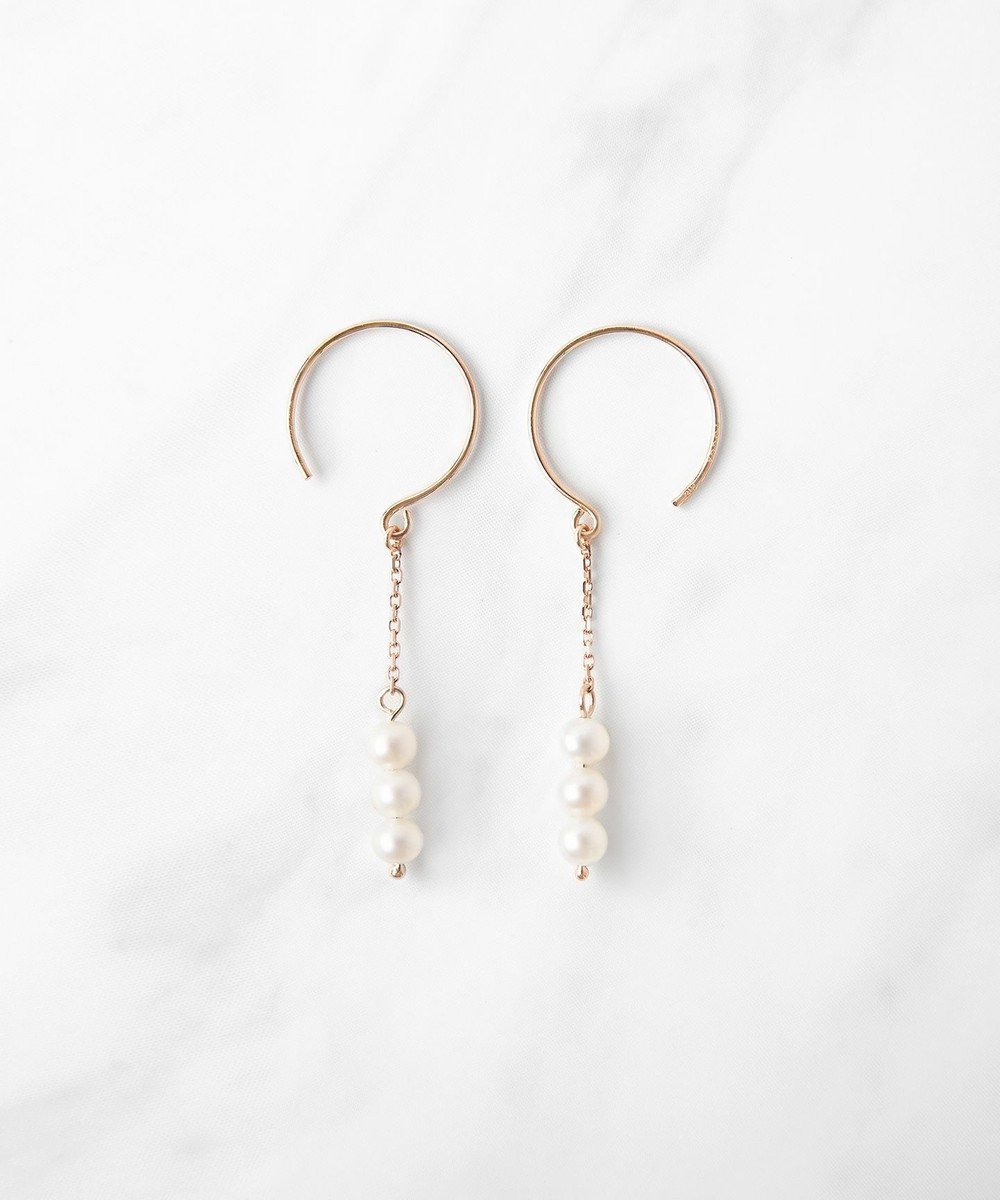 【トッカ/TOCCA】の【WEB限定】FRILL PEARL SWING PIERCED EARRINGS K10ゴールド 淡水パールピアス 人気、トレンドファッション・服の通販 founy(ファニー) 　ファッション　Fashion　レディースファッション　Ladies' Fashion Online　ジュエリー　Jewelry　リング　Rings　イヤリング　Earrings　アクセサリー　Accessories　シンプル　Simple　チェーン　Chain　パール　Pearl　フリル　Frills　フープ　Hoop　ポーチ　Pouch　モダン　Modern　 other-1|ID: prp329100004589691 ipo3291000000032563578