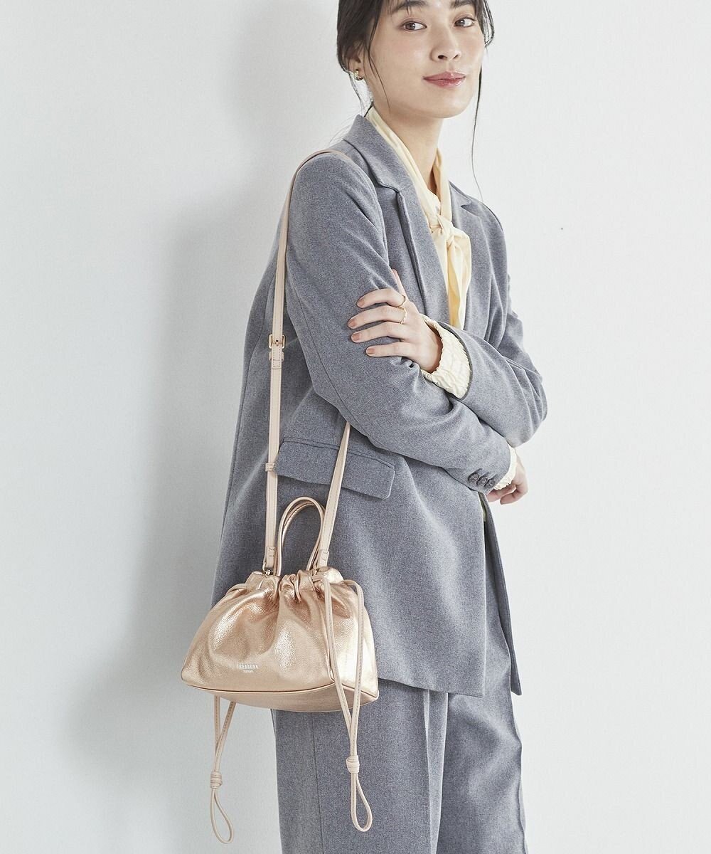 【トプカピ/TOPKAPI】の【TREASURE TOPKAPI】シュリンクレザー 2WAY 巾着 ショルダーバッグ 人気、トレンドファッション・服の通販 founy(ファニー) 　ファッション　Fashion　レディースファッション　Ladies' Fashion Online　バッグ　Bag　クール　Cool　コンパクト　Compact　ショルダー　Shoulder　スマート　Smart　フォルム　Form　ホリデーシーズン　Holiday　巾着　Purse　財布　Wallet　 other-1|ID: prp329100004589728 ipo3291000000032564077