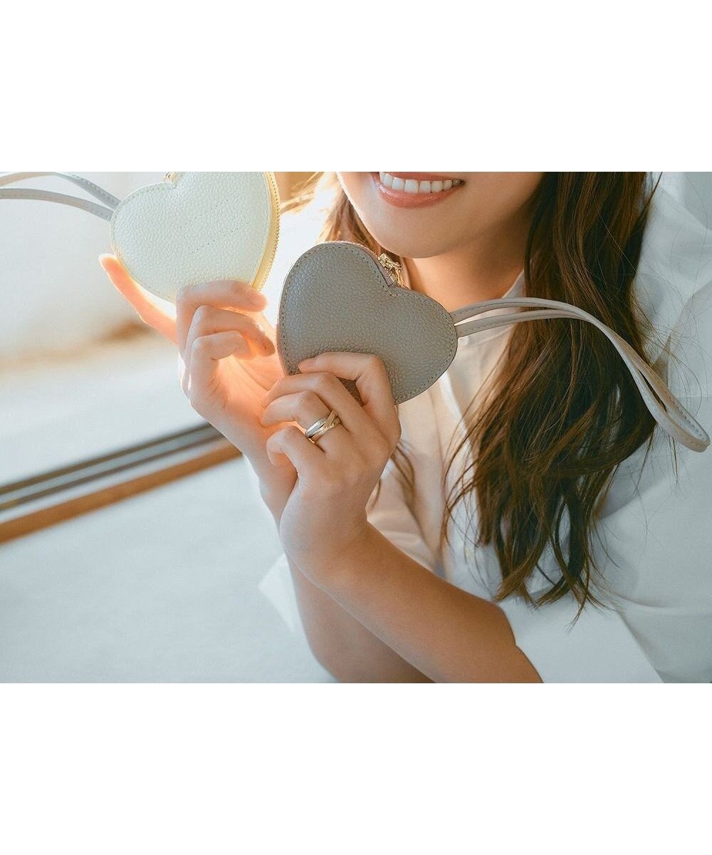 【トプカピ/TOPKAPI】の【Breath TOPKAPI】【TOPKAPI × 藤本美貴さんコラボ】スコッチグレイン ハートチャーム ポーチ/撥水 インテリア・キッズ・メンズ・レディースファッション・服の通販 founy(ファニー) 　ファッション　Fashion　レディースファッション　Ladies' Fashion Online　財布　Wallets　ポーチ　Pouches　コラボ　Collaboration　スペシャル　Special　財布　Wallet　チャーム　Charm　人気　Popularity　ブライト　Bright　ベーシック　Basic　ポーチ　Pouch　おすすめ　Recommend　ギフト プレゼント　Gift Present　ミルクティ|ID: prp329100004590170 ipo3291000000032568878