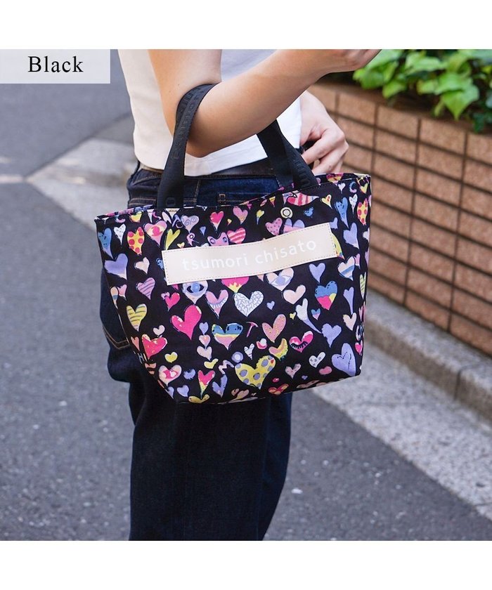 【ツモリチサト キャリー/tsumori chisato CARRY】のコットンハート プリント ハンドバッグ トートバッグ Sサイズ インテリア・キッズ・メンズ・レディースファッション・服の通販 founy(ファニー) https://founy.com/ ファッション Fashion レディースファッション Fashion for Women バッグ Bags イラスト Illustration ジャカード／ジャガード Jacquard, Woven Pattern テクスチャー Texture, Textured Fabric プリント Print, Printed Pattern リネン Linen, Linen Fabric 手描き Hand-Drawn, Illustrated |ID: prp329100004590392 ipo3291000000032571245