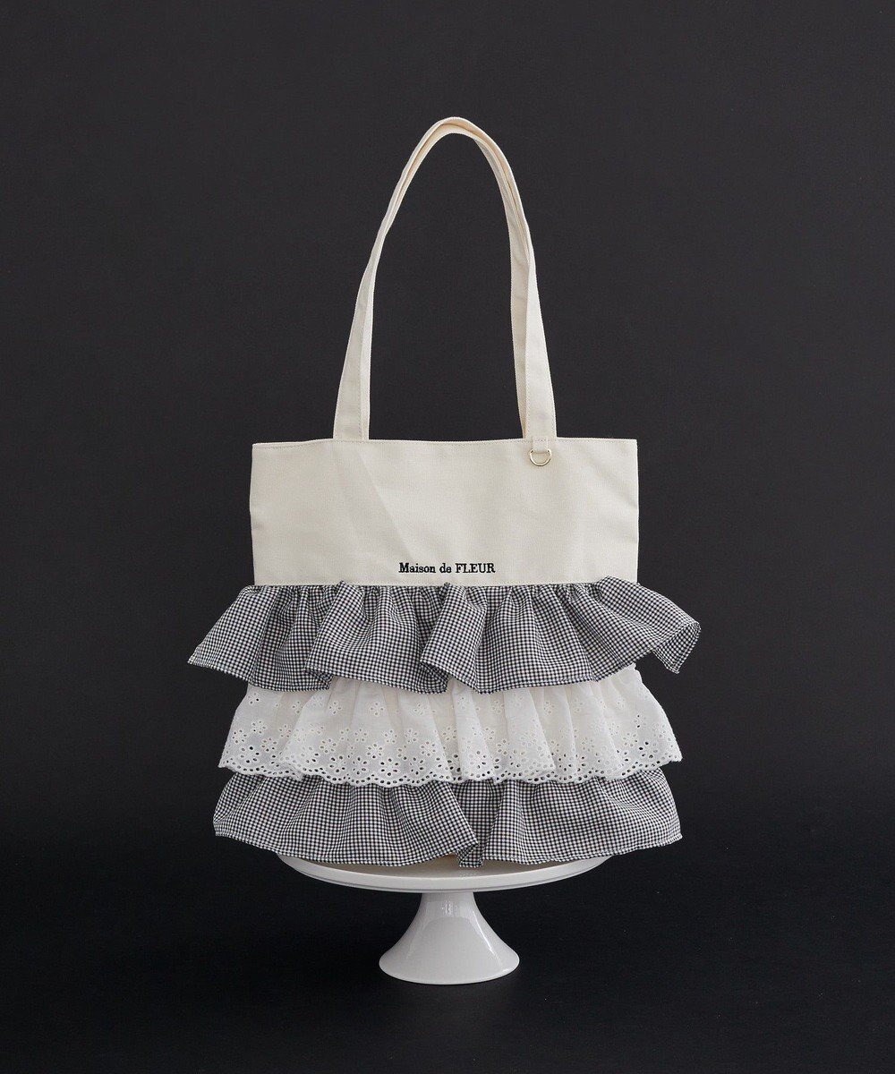 【メゾンドフルール/Maison de FLEUR】のフロントフリルトートバッグ 人気、トレンドファッション・服の通販 founy(ファニー) 　ファッション　Fashion　レディースファッション　Fashion for Women　バッグ　Bags　キャンバス　Canvas, Canvas Fabric　ギンガム　Gingham, Gingham Fabric　サテン　Satin, Glossy Fabric　シンプル　Simple, Minimal　スクエア　Square, Square Shape　チェック　Check, Plaid, Tartan　チャーム　Charm, Pendant　フォルム　Silhouette, Form　フリル　Frill, Ruffle　フレンチ　French, French Style　 other-1|ID: prp329100004590422 ipo3291000000033278676