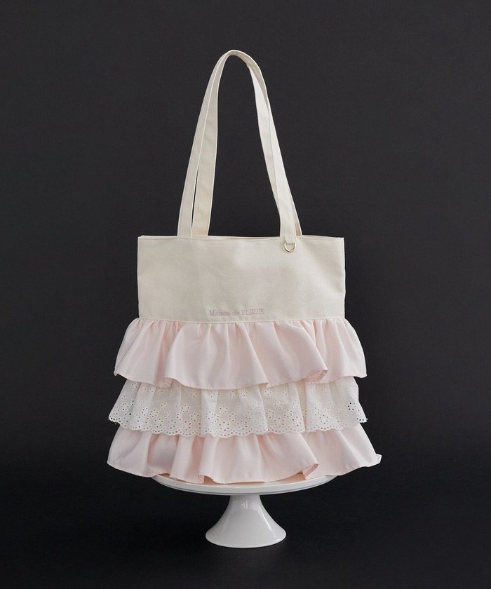 【メゾンドフルール/Maison de FLEUR】のフロントフリルトートバッグ インテリア・キッズ・メンズ・レディースファッション・服の通販 founy(ファニー) https://founy.com/ ファッション Fashion レディースファッション Fashion for Women バッグ Bags キャンバス Canvas, Canvas Fabric ギンガム Gingham, Gingham Fabric サテン Satin, Glossy Fabric シンプル Simple, Minimal スクエア Square, Square Shape チェック Check, Plaid, Tartan チャーム Charm, Pendant フォルム Silhouette, Form フリル Frill, Ruffle フレンチ French, French Style 再入荷 Restock / Back in Stock |ID: prp329100004590422 ipo3291000000033278678