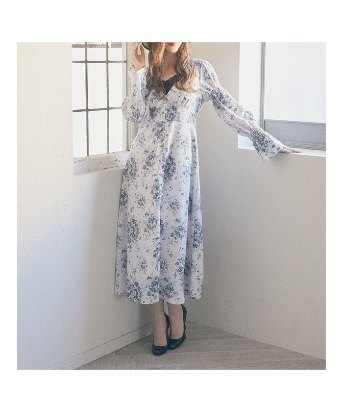 【メゾンドフルール/Maison de FLEUR】のフラワープリントワンピース インテリア・キッズ・メンズ・レディースファッション・服の通販 founy(ファニー) https://founy.com/ ファッション Fashion レディースファッション Fashion for Women ワンピース Dresses インナー Innerwear エレガント 上品 Elegant グラデーション Gradient, Ombre シャーリング Shirring, Ruched ハイネック High Neck, Mock Neck フェミニン Feminine, Girly レース Lace, Lace Fabric ロング Long, Long-Length 切替 Switching, Contrast Panel 夏 Summer 春 Spring S/S・春夏 SS, Spring/Summer, Warm Season |ID: prp329100004590435 ipo3291000000033278731