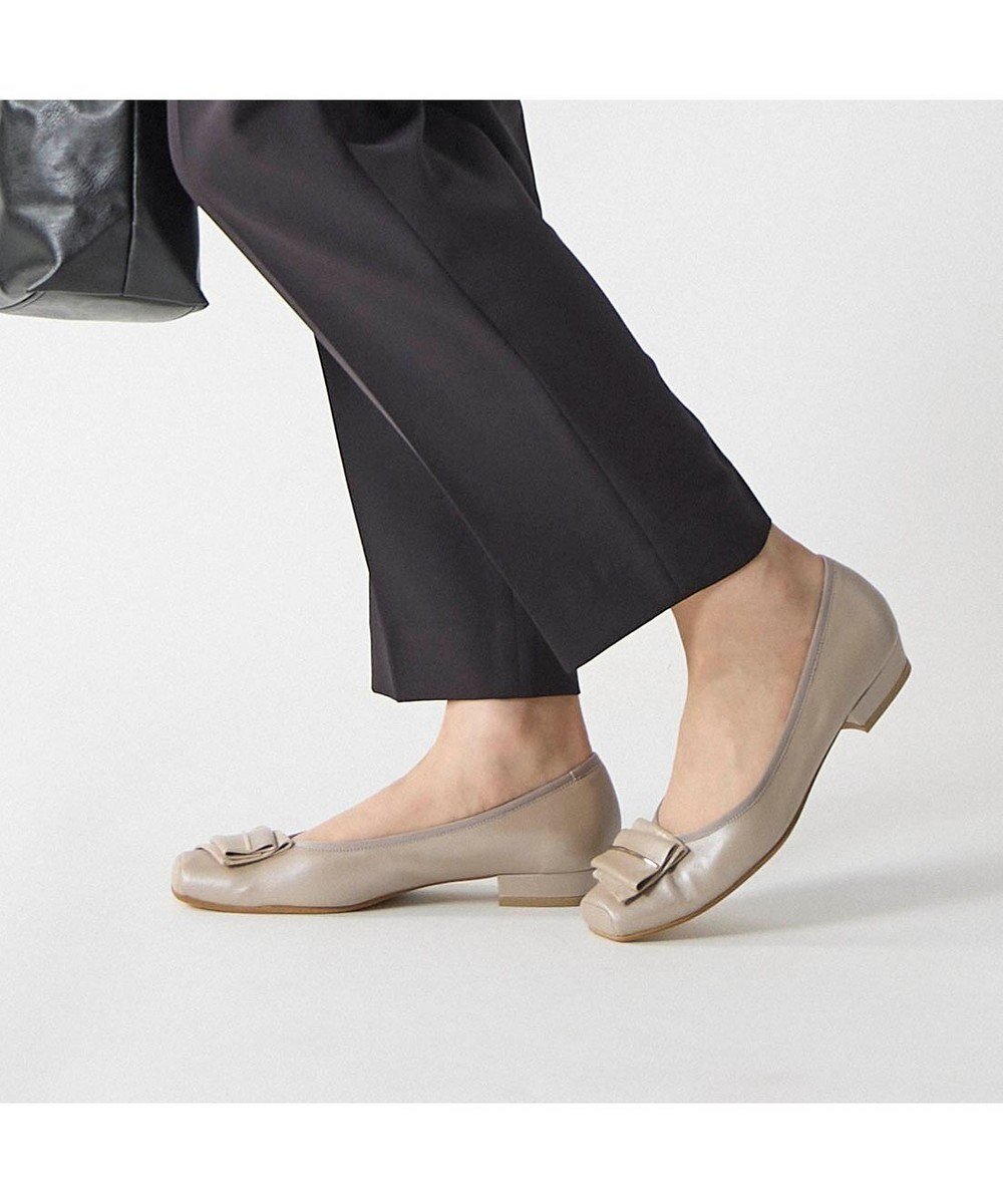 【リズ ラフィーネ/Riz raffinee】のRiz raffinee モチーフ金具付バレエパンプス インテリア・キッズ・メンズ・レディースファッション・服の通販 founy(ファニー) ファッション Fashion レディースファッション Fashion for Women エレガント 上品 Elegant オケージョン Occasion Wear 春 Spring クッション Cushion, Throw Pillow シンプル Simple, Minimal スタンダード Standard, Basic トレンド Trend, Trending Now 人気 Popular, Best Seller バレエ Ballet, Ballet Style フェミニン Feminine, Girly フォーマル Formal, Dressy ベーシック Basic, Essential モチーフ Motif, Design Theme ワンポイント One Point, Statement Accent S/S・春夏 SS, Spring/Summer, Warm Season おすすめ Recommended / Our Picks 日本製 Made In Japan 夏 Summer 2024年 2024 2024春夏・S/S Spring/Summer 2024 SS24 セレモニー Ceremony 入学式 Entrance Ceremony 卒業式 Graduation Ceremony 結婚式 Wedding ビジネス 仕事 通勤 Business / Work / Commuting ベージュメタリック|ID: prp329100004590700 ipo3291000000034288032