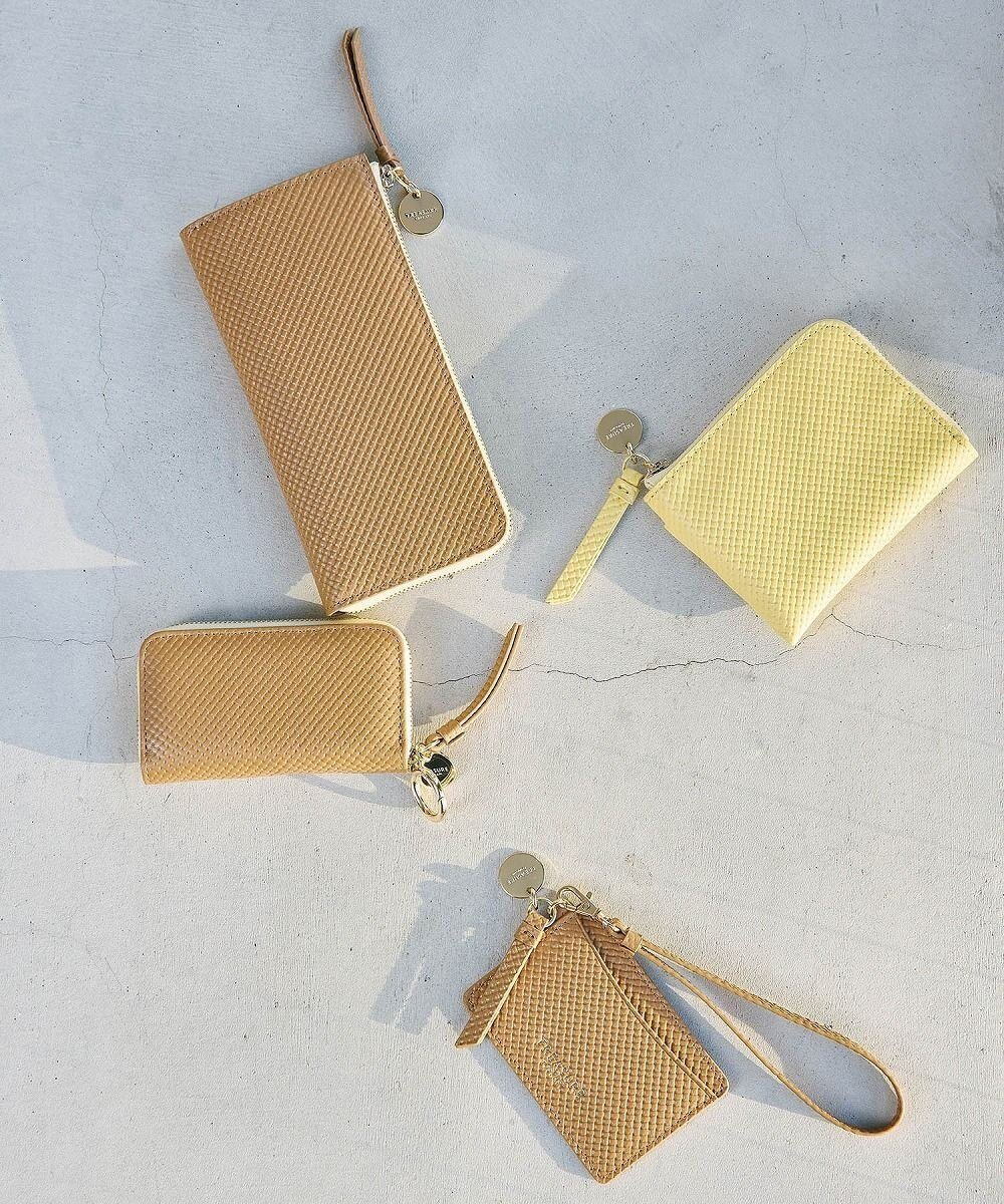 【トプカピ/TOPKAPI】の【TREASURE TOPKAPI】クロスエンボス レザー L字ファスナー 長財布 インテリア・キッズ・メンズ・レディースファッション・服の通販 founy(ファニー) 　ファッション　Fashion　レディースファッション　Ladies' Fashion Online　財布　Wallets　イエロー　Yellow　春　Spring　スマート　Smart　スリム　Slim　財布　Wallet　チャーム　Charm　プレート　Plate　ポケット　Pocket　メッシュ　Mesh　S/S・春夏　Ss・Spring/Summer　夏　Summer　キャメル|ID: prp329100004590837 ipo3291000000032577643