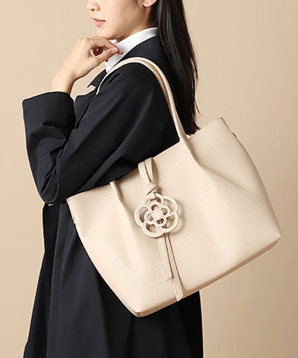 【クレイサス/CLATHAS】のジュドランジュ トートバッグ インテリア・キッズ・メンズ・レディースファッション・服の通販 founy(ファニー) 　ファッション　Fashion　レディースファッション　Ladies' Fashion Online　バッグ　Bag　オレンジ　Orange　ポケット　Pocket　ポーチ　Pouch　軽量　Lightweight　ライトベージュ|ID: prp329100004590840 ipo3291000000032577706