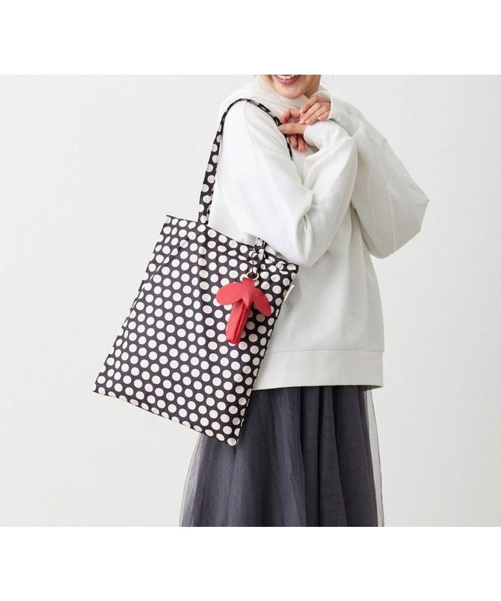 【ルートート/ROOTOTE】の1046【ゾウ・ウサギ】LT.チャーム&トート-B インテリア・キッズ・メンズ・レディースファッション・服の通販 founy(ファニー) 　ファッション　Fashion　レディースファッション　Ladies' Fashion Online　バッグ　Bag　カメラ　Camera　コンパクト　Compact　軽量　Lightweight　スマホ　Smartphone　チャーム　Charm　プリント　Print　ポケット　Pocket　ギフト プレゼント　Gift Present　02:ゾウ・ドット|ID: prp329100004590927 ipo3291000000032579182