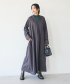 【クラフトスタンダードブティック/CRAFT STANDARD BOUTIQUE】の刺繍入りツイルVネックワンピース Charcoal Gray|ID: prp329100004590947 ipo3291000000033316018