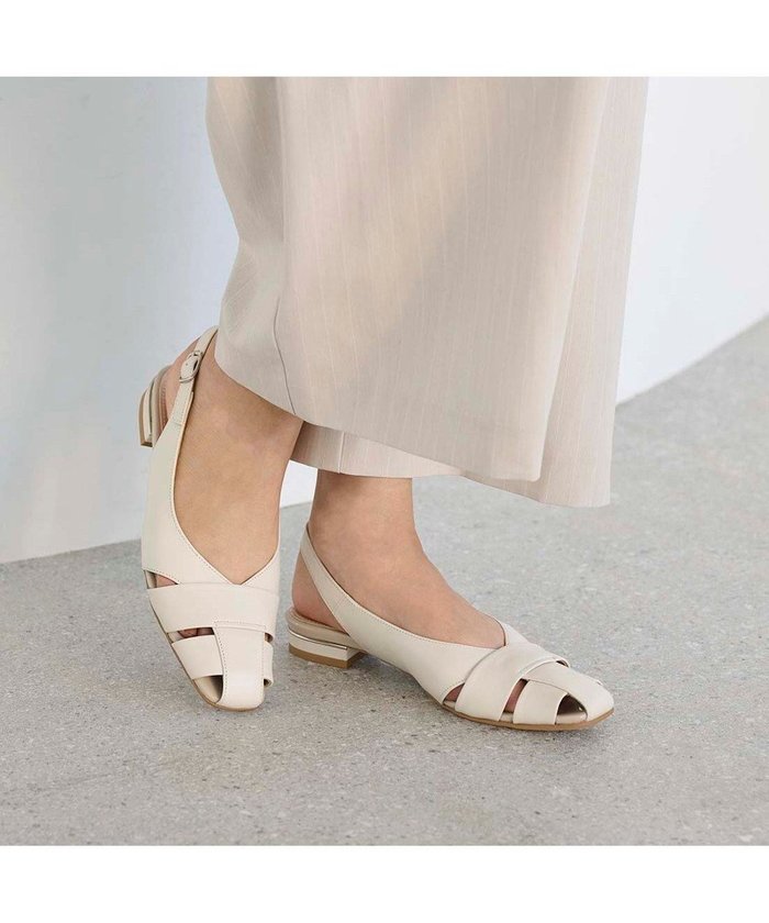 【リズ ラフィーネ/Riz raffinee】のRiz raffinee グルカデザインバックベルトパンプス インテリア・キッズ・メンズ・レディースファッション・服の通販 founy(ファニー) https://founy.com/ ファッション Fashion レディースファッション Fashion for Women バッグ Bags ベルト&ウエストマーク Belts & Waist Accessories エレガント 上品 Elegant オケージョン Occasion Wear 春 Spring クッション Cushion, Throw Pillow サンダル Sandals, Summer Shoes シンプル Simple, Minimal ソックス Socks, Hosiery デニム Denim, Jeans Material トレンド Trend, Trending Now フェミニン Feminine, Girly フラット Flat, Flat Shoes ベーシック Basic, Essential メタル Metal, Metal Parts ラップ Wrap, Wrap Design S/S・春夏 SS, Spring/Summer, Warm Season おすすめ Recommended / Our Picks 日本製 Made In Japan 夏 Summer セレモニー Ceremony 卒業式 Graduation Ceremony ビジネス 仕事 通勤 Business / Work / Commuting 2025年 2025 2025春夏・S/S Spring/Summer 2025 SS25 |ID: prp329100004591339 ipo3291000000034200248