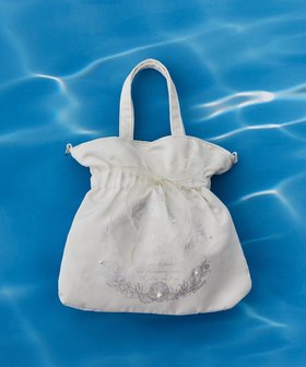 【メゾンドフルール/Maison de FLEUR】のシーシェルプリントリボン2Wayバッグ 人気、トレンドファッション・服の通販 founy(ファニー) ファッション Fashion レディースファッション Fashion for Women バッグ Bags オーガンジー Organza Fabric サテン Satin, Glossy Fabric ショルダー Shoulder, Shoulder Strap パール Pearl, Pearl Accent フレーム Frame, Outline プリント Print, Printed Pattern ポケット Pocket, Pocket Detail マグネット Magnet, Magnetic Closure モチーフ Motif, Design Theme リボン Ribbon, Bow エレガント 上品 Elegant |ID:prp329100004591411