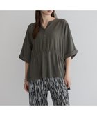 【イェッカ ヴェッカ/YECCA VECCA】のギャザーデザイン配色シャツ Khaki|ID: prp329100004591437 ipo3291000000032588551
