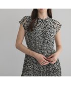 【イェッカ ヴェッカ/YECCA VECCA】の小花柄プリーツワンピース Black|ID: prp329100004591441 ipo3291000000032588568