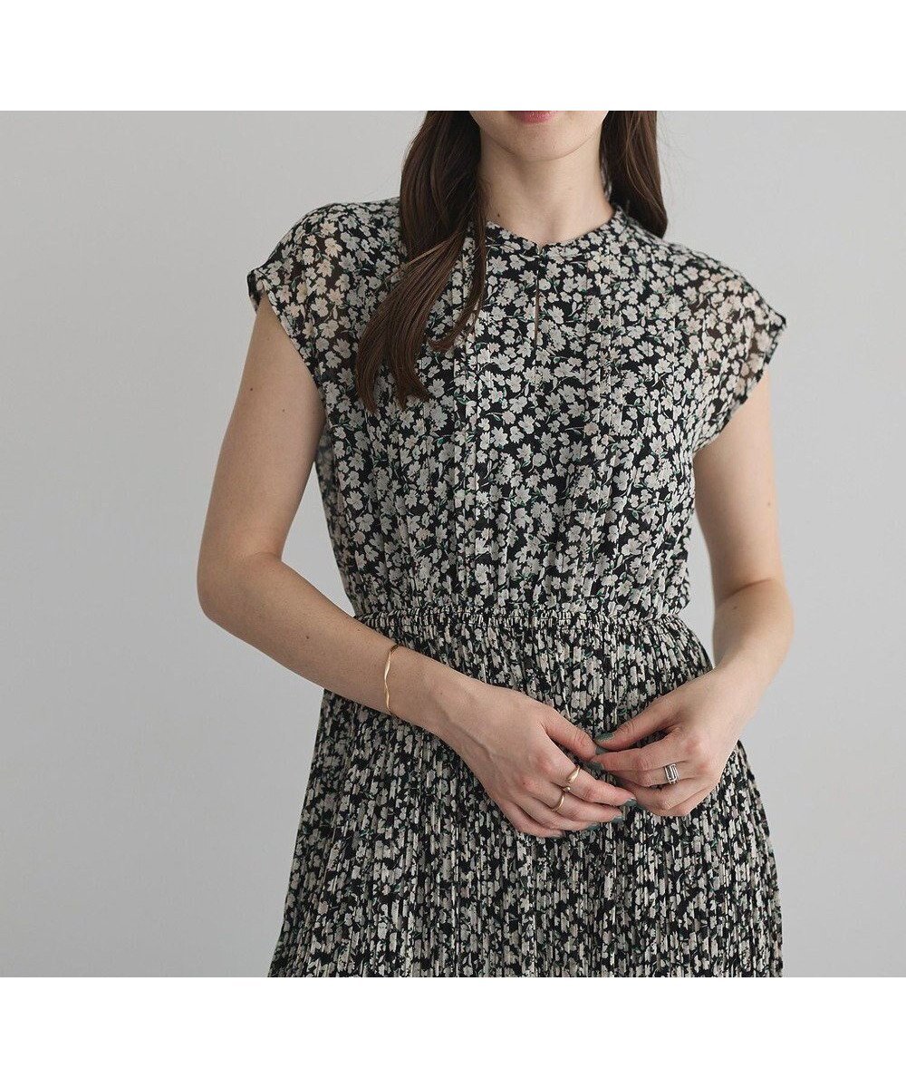 【イェッカ ヴェッカ/YECCA VECCA】の小花柄プリーツワンピース インテリア・キッズ・メンズ・レディースファッション・服の通販 founy(ファニー) 　ファッション　Fashion　レディースファッション　Ladies' Fashion Online　ワンピース　Dress　NEW・新作・新着・新入荷　New Arrivals　おすすめ　Recommend　エレガント 上品　Elegant　シフォン　Chiffon　スリーブ　Sleeve　フレンチ　French　プリーツ　Pleats　ポケット　Pocket　ランダム　Random　夏　Summer　春　Spring　S/S・春夏　Ss・Spring/Summer　Black|ID: prp329100004591441 ipo3291000000032588568
