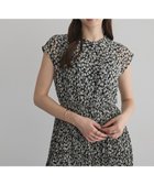 【イェッカ ヴェッカ/YECCA VECCA】の小花柄プリーツワンピース Black|ID: prp329100004591441 ipo3291000000032765666
