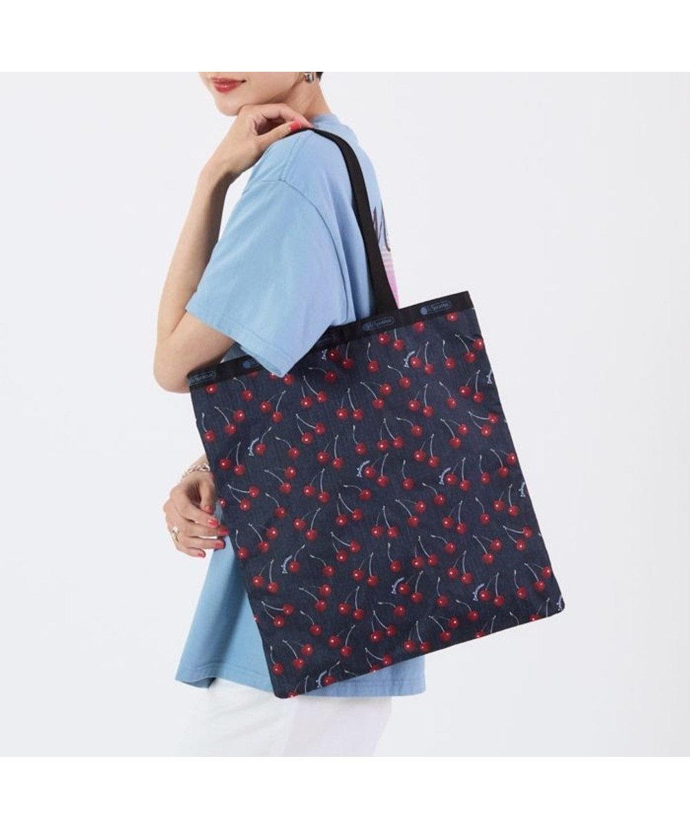 【レスポートサック/LeSportsac】のLARGE EMERALD TOTE/クラシカルチェリー インテリア・キッズ・メンズ・レディースファッション・服の通販 founy(ファニー) 　ファッション　Fashion　レディースファッション　Fashion for Women　バッグ　Bags　クラシカル　Classical, Vintage-Inspired　シンプル　Simple, Minimal　スリム　Slim, Slim Fit　雑誌　Magazine, Fashion Magazine　チェリー　Cherry, Cherry Pattern　デニム　Denim, Jeans Material　プリント　Print, Printed Pattern　ポケット　Pocket, Pocket Detail　おすすめ　Recommended / Our Picks　ビジネス 仕事 通勤　Business / Work / Commuting　クラシカルチェリー|ID: prp329100004592498 ipo3291000000033518733