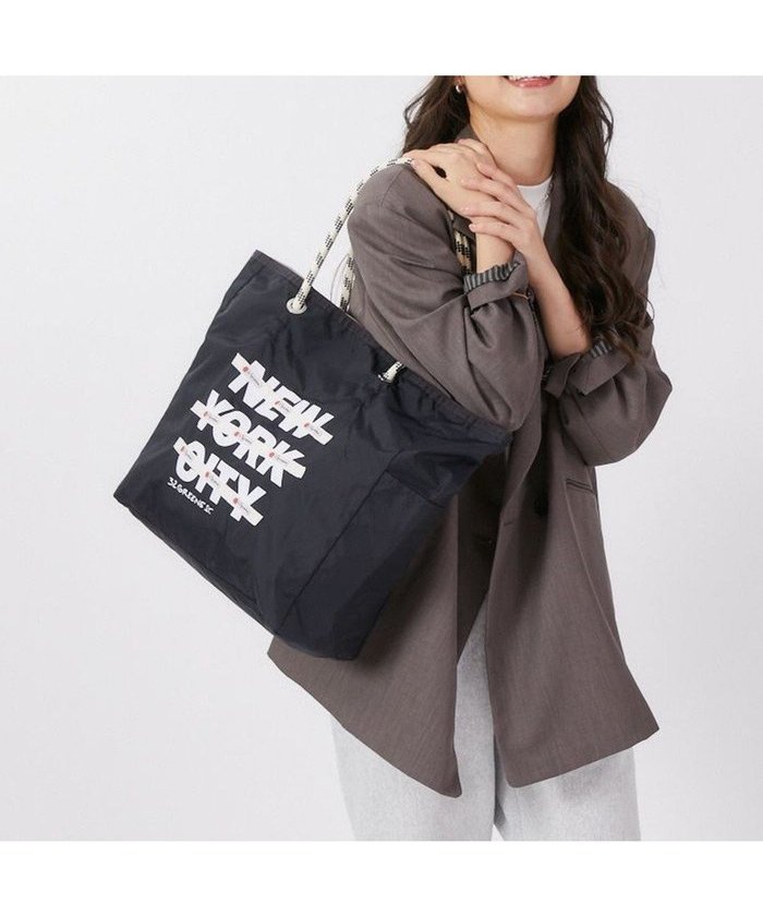 【レスポートサック/LeSportsac】のLARGE 2 WAY TOTE/2ウェイディープシーブルーソーホー インテリア・キッズ・メンズ・レディースファッション・服の通販 founy(ファニー) https://founy.com/ ファッション Fashion レディースファッション Ladies' Fashion Online バッグ Bag 軽量 Lightweight シンプル Simple トラベル Travel プリント Print ポケット Pocket 無地 Plain Color リバーシブル Reversible おすすめ Recommend 旅行 Travel ビジネス 仕事 通勤 Business |ID: prp329100004593561 ipo3291000000032616507