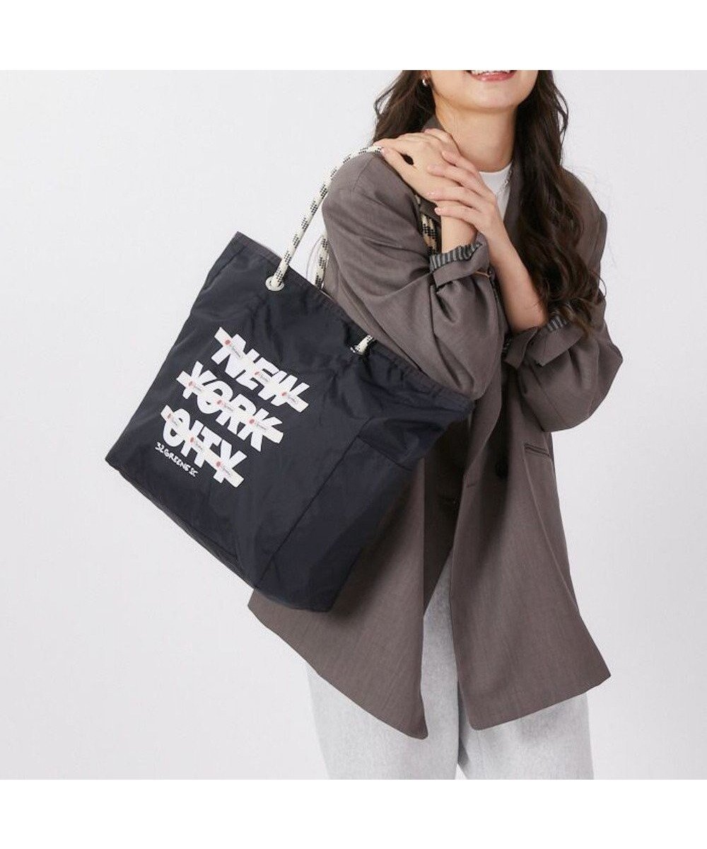【レスポートサック/LeSportsac】のLARGE 2 WAY TOTE/2ウェイディープシーブルーソーホー インテリア・キッズ・メンズ・レディースファッション・服の通販 founy(ファニー) 　ファッション　Fashion　レディースファッション　Ladies' Fashion Online　バッグ　Bag　軽量　Lightweight　シンプル　Simple　トラベル　Travel　プリント　Print　ポケット　Pocket　無地　Plain Color　リバーシブル　Reversible　おすすめ　Recommend　旅行　Travel　ビジネス 仕事 通勤　Business　2ウェイディープシーブルーソーホー|ID: prp329100004593561 ipo3291000000032616508